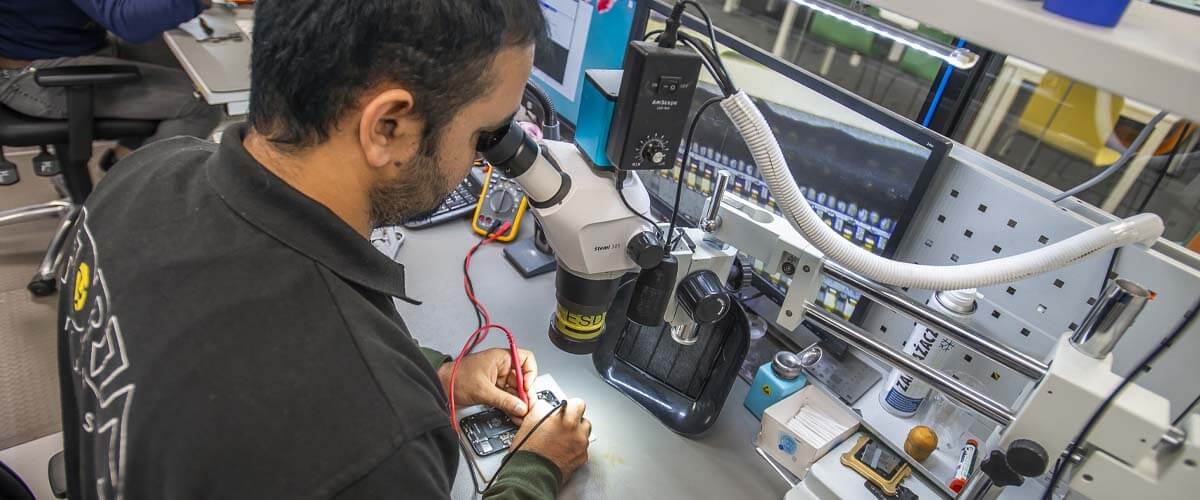 Refurbished door software, apparatuur en technici